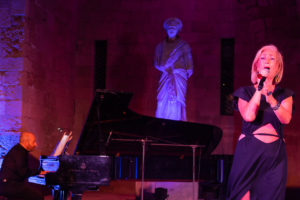 Μάγεψε το κοινό της Ρόδου η Alexandra Gravas